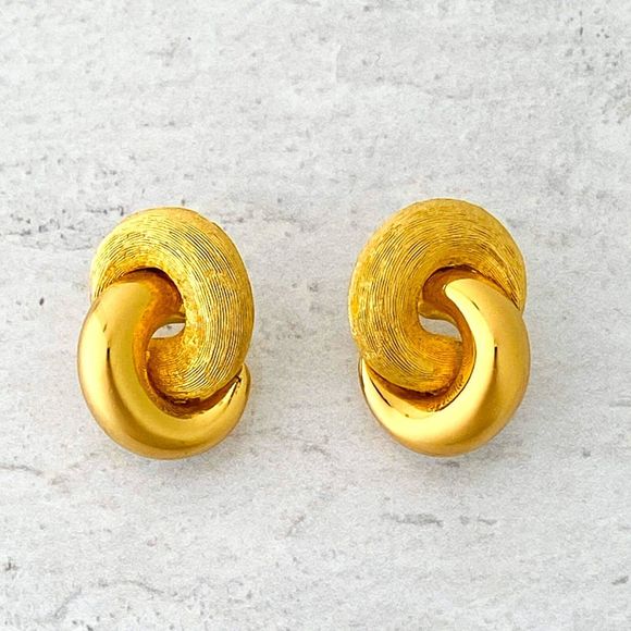 Vintage Christian Dior Interlocked Earrings Gold Tone Pierced Ears Posts - Picture 5 of 10